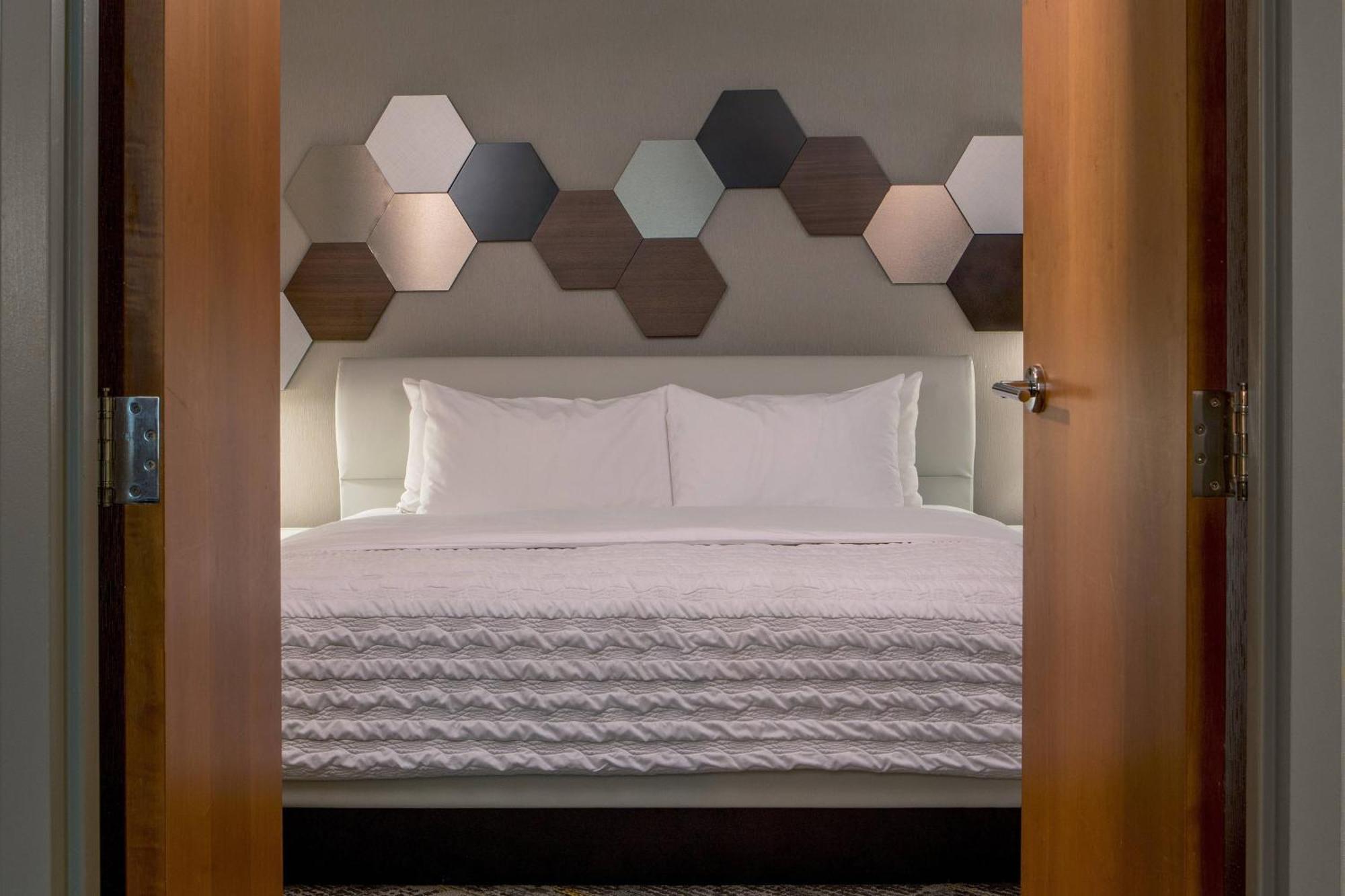 Le Meridien Boston Hotel 4*
