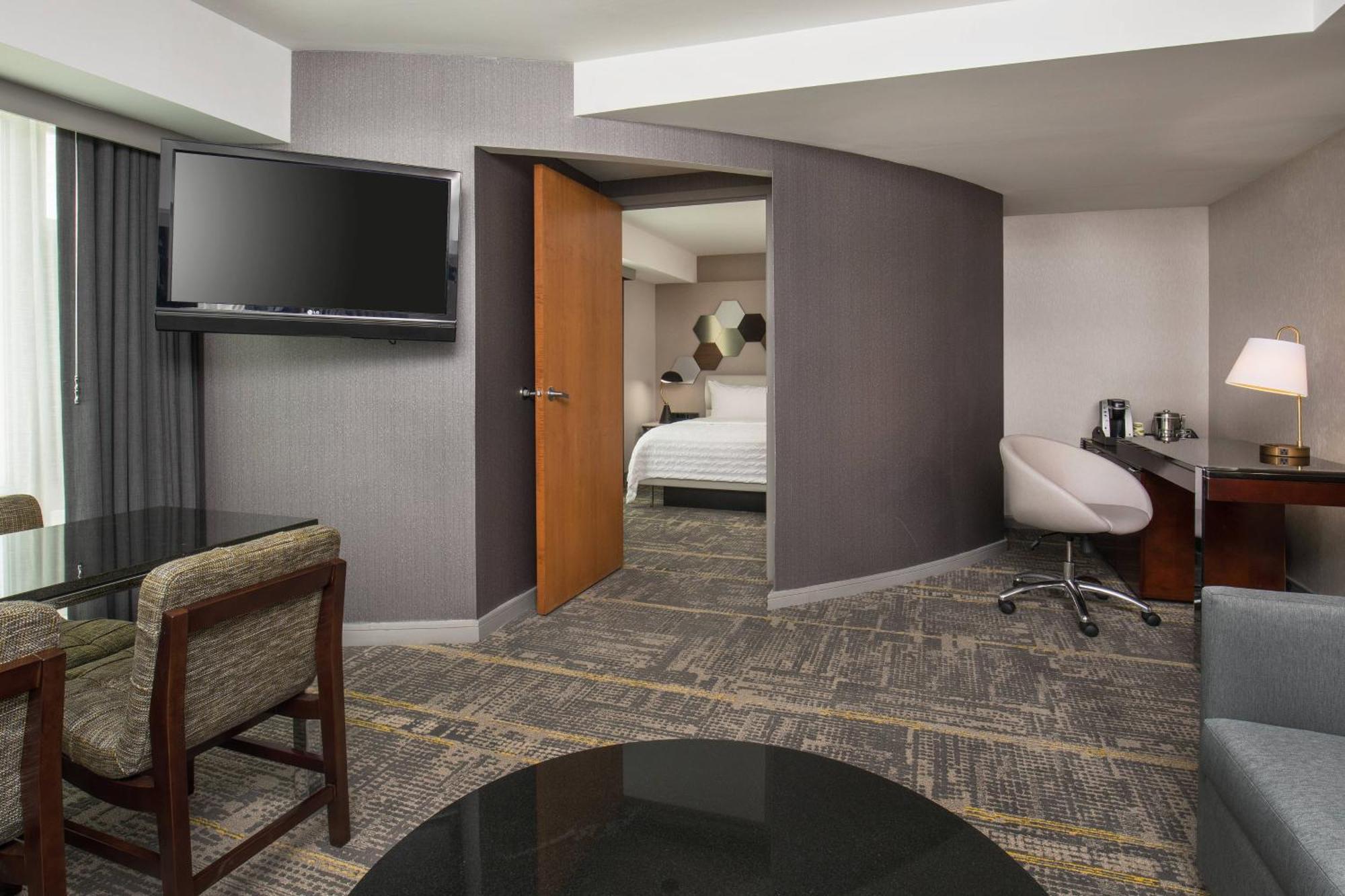 Le Meridien Boston Hotel 4*